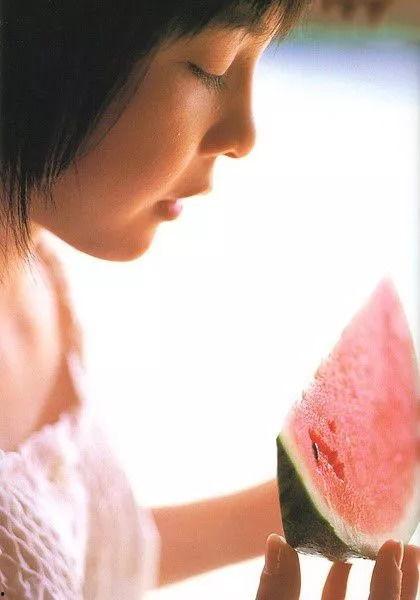 现在流行说吃瓜是什么意思,网络热词背后的文化现象